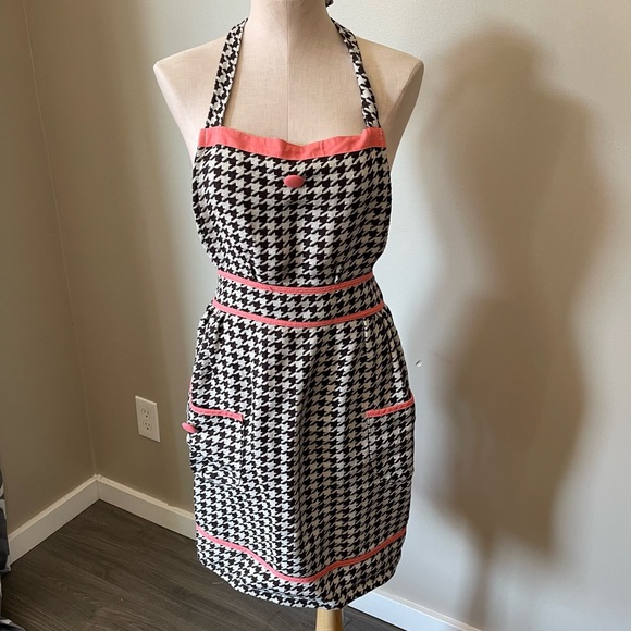JESSIE STEELE Apron Houndstooth Print with Pink Trim - Picture 2 of 9